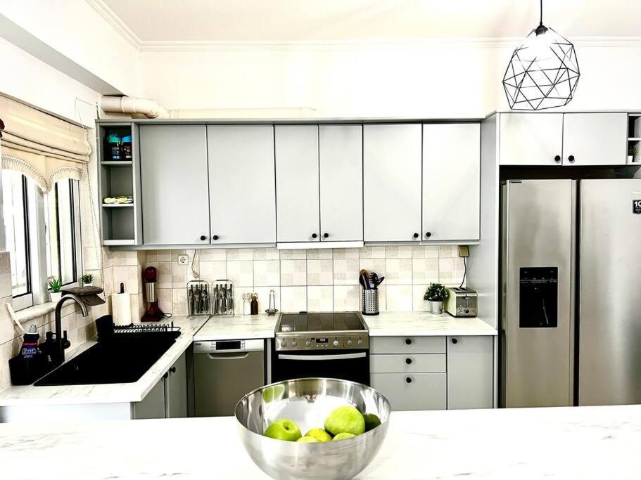 Modern Condo With Garage Near The Square And Beach Aigio Extérieur photo