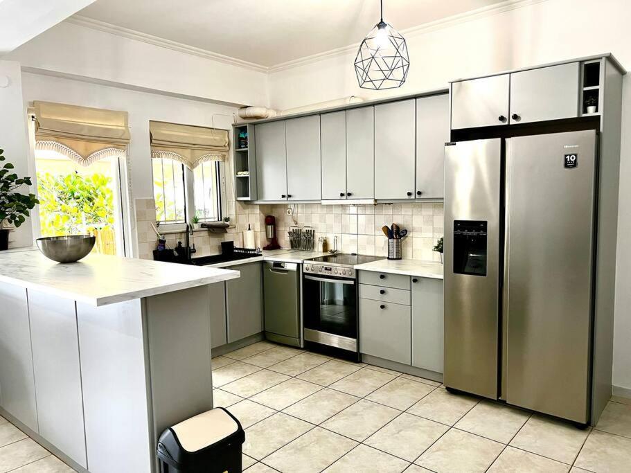 Modern Condo With Garage Near The Square And Beach Aigio Extérieur photo