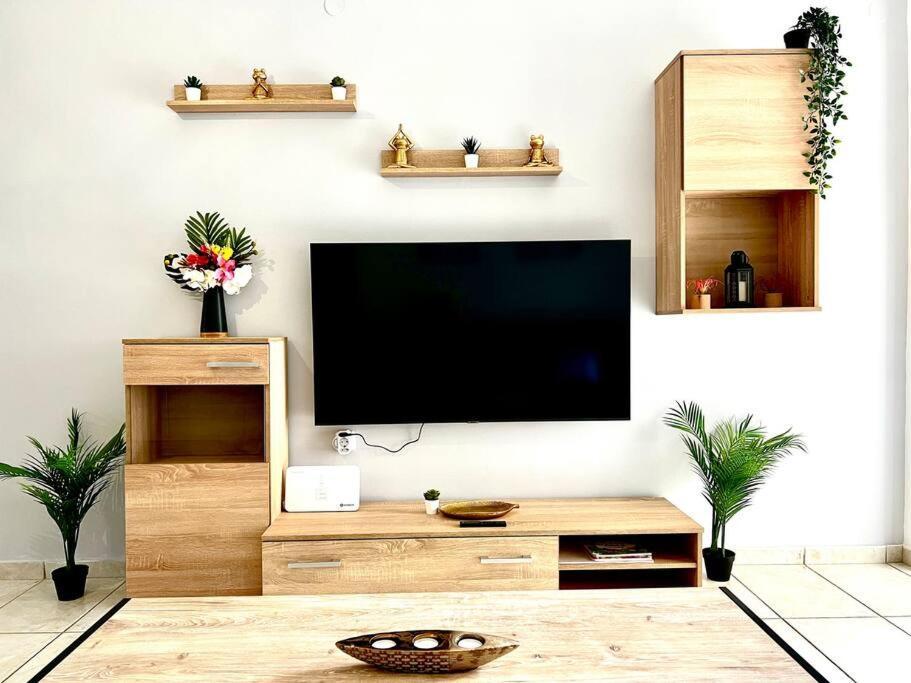 Modern Condo With Garage Near The Square And Beach Aigio Extérieur photo